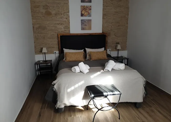 Entre Patios Y Flores *