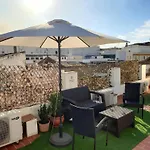 Entre Patios Y Flores