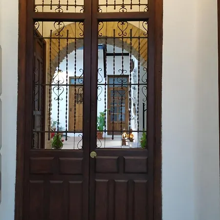 Entre Patios Y Flores *