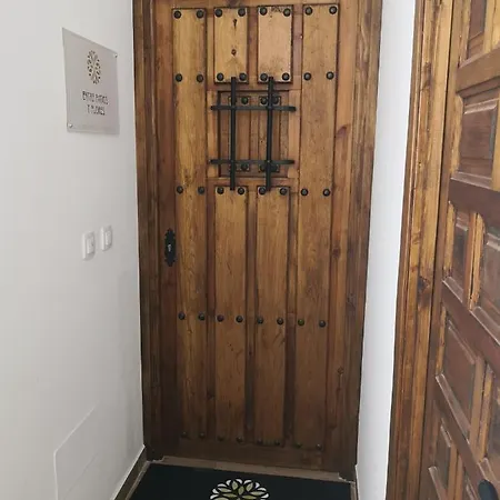 Entre Patios Y Flores