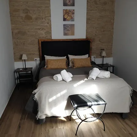 Entre Patios Y Flores *