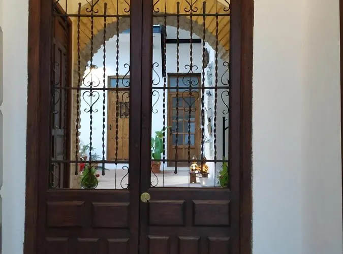 Entre Patios Y Flores *